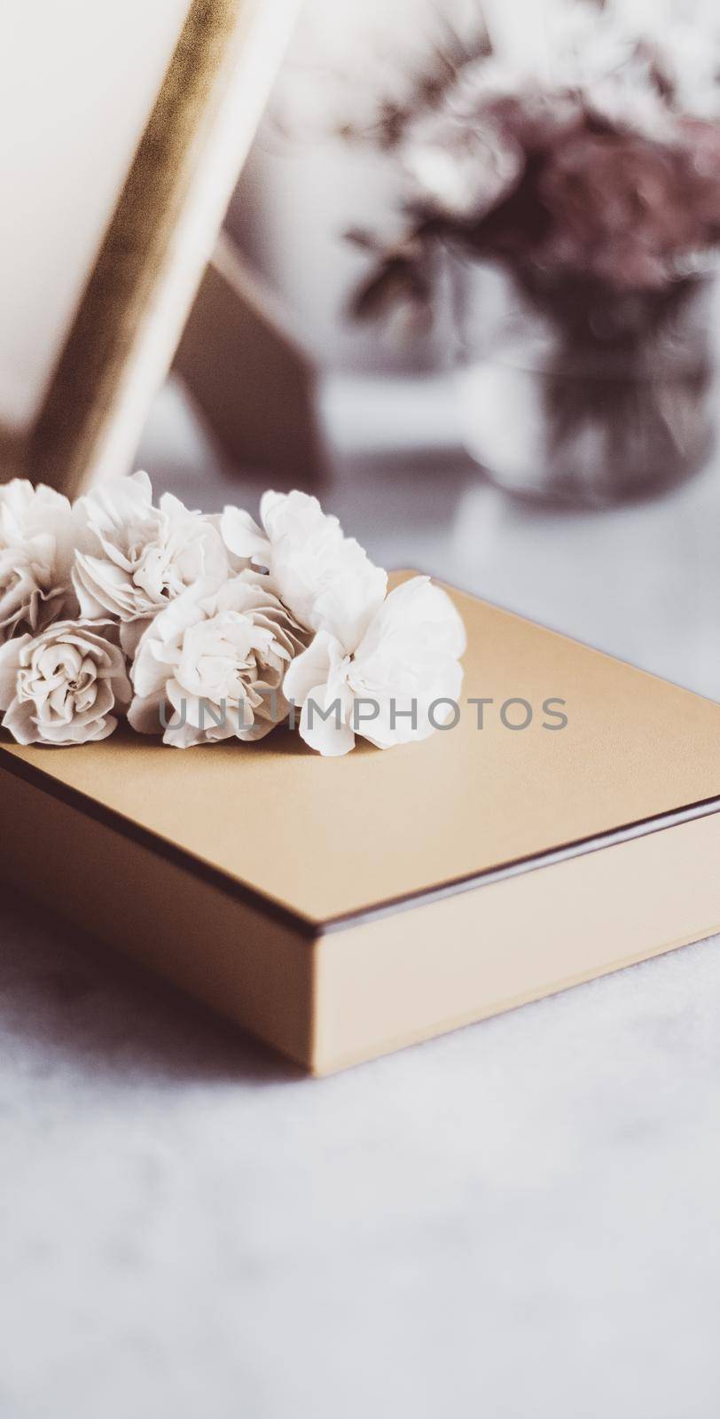 Mother's day ideas, happy giving and holiday inspiration concept - Vintage gift box and roses