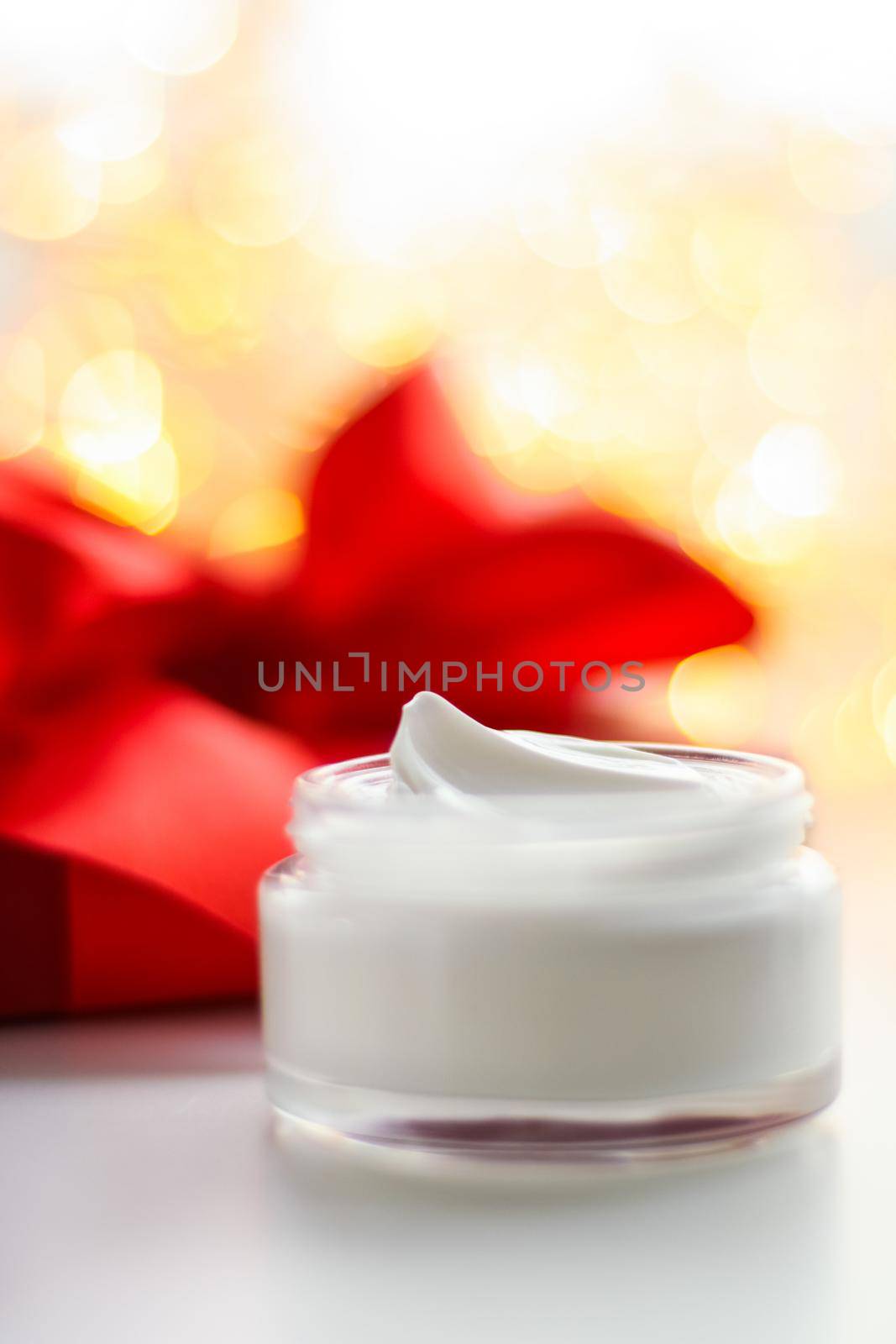 Luxury face cream as a holiday gift by Anneleven