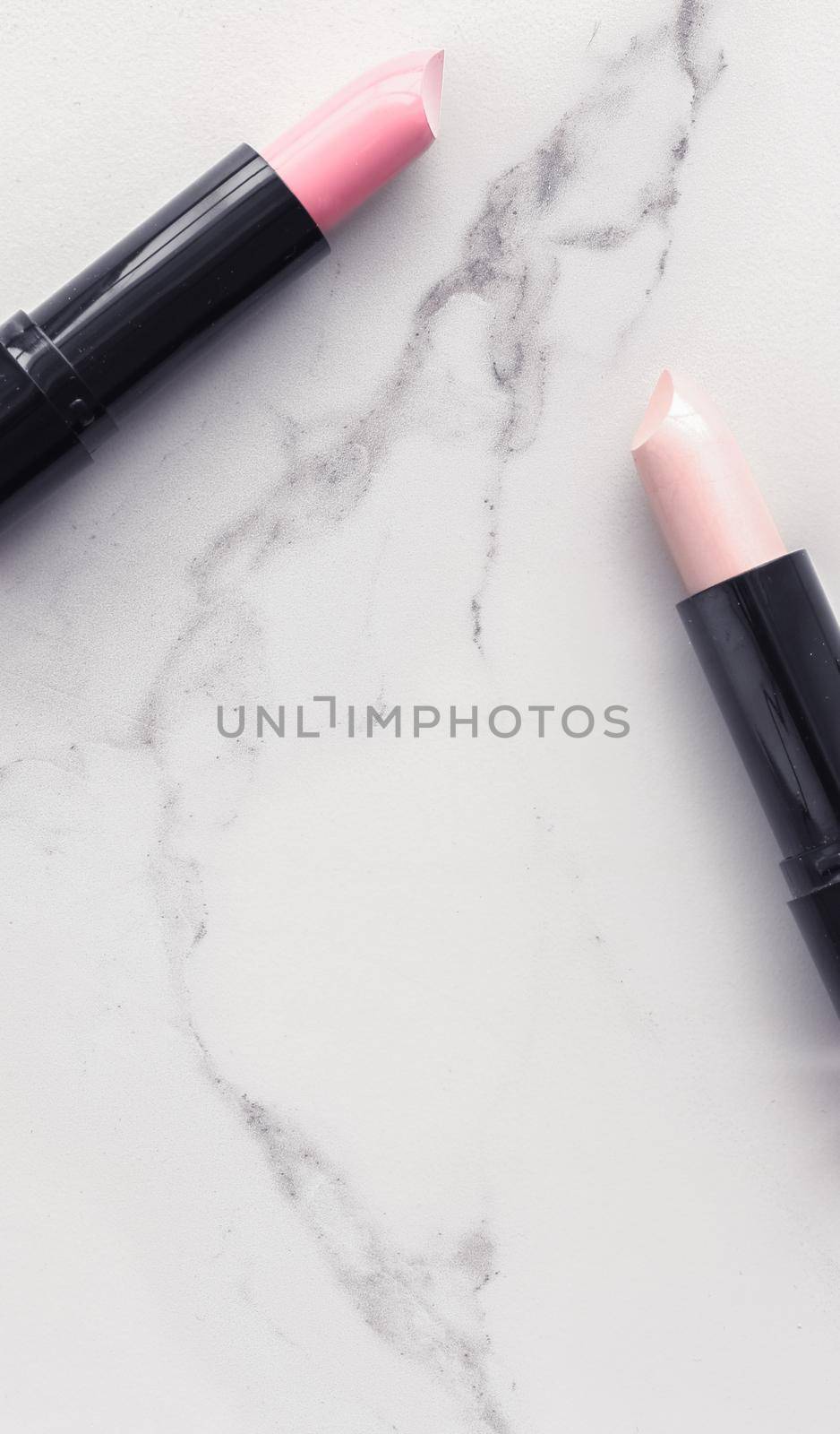 Modern feminine lifestyle, blog background and styled stock concept. Beauty and fashion inspiration - Make-up and cosmetics flatlay on marble