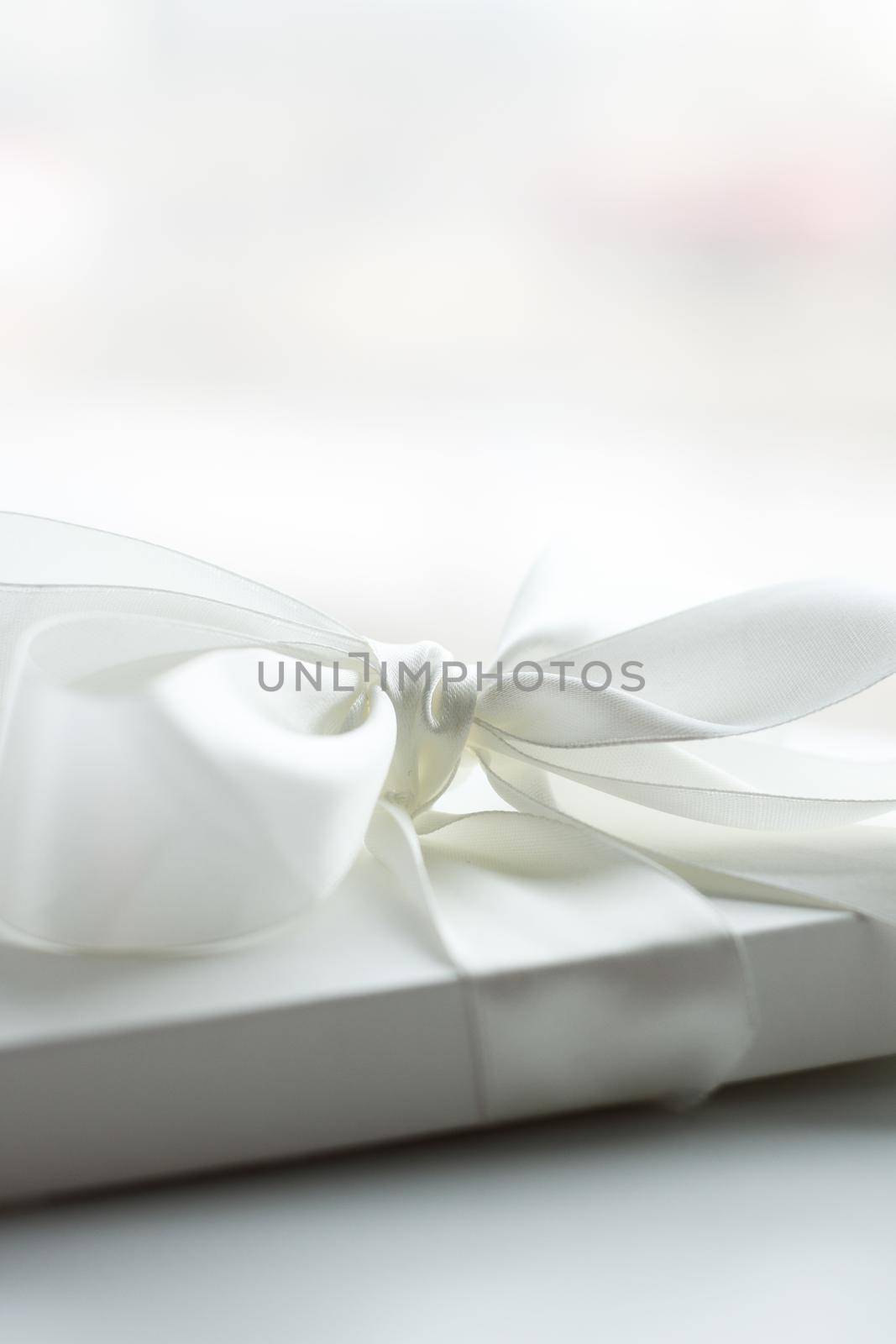Luxury holiday gift box by Anneleven