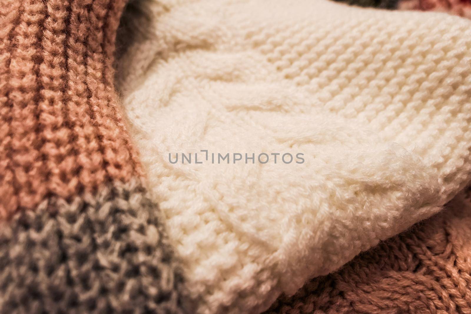 Knitted winter clothes by Anneleven