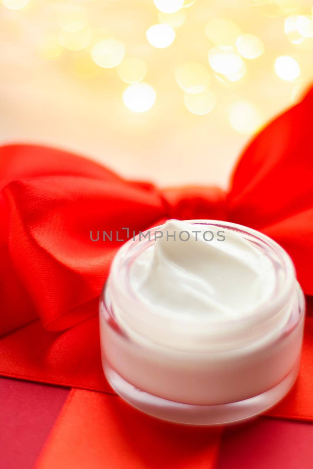 Beauty, cosmetics and skincare concept - Luxury face cream as a holiday gift