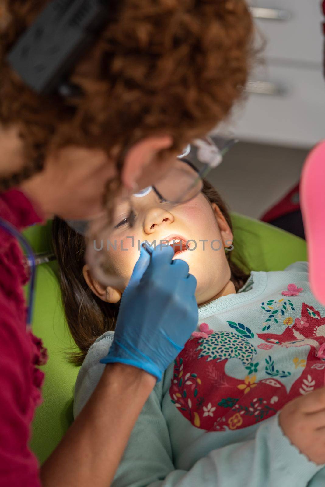 Girl and dentist by Sonat