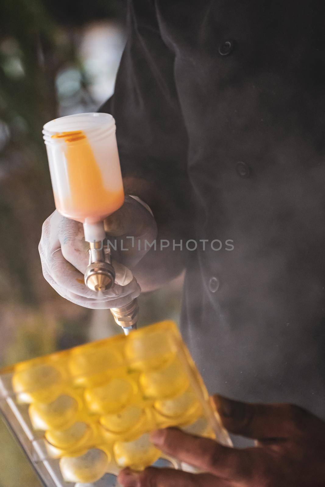 Chocolate making process of chocolate maker with airbrush