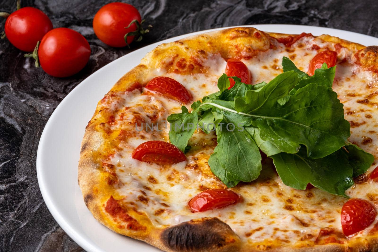 Traditional Italian pizza by Sonat