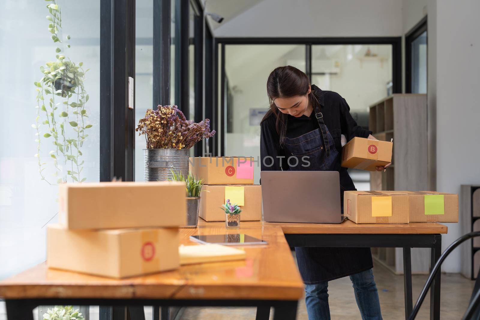 Portrait asian female entrepreneurs and online sales. self-employed, working at home with a small business owner