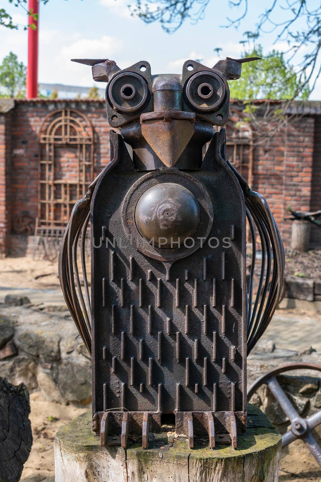 Owl, a symbol of wisdom made from old scrap iron by rostik924