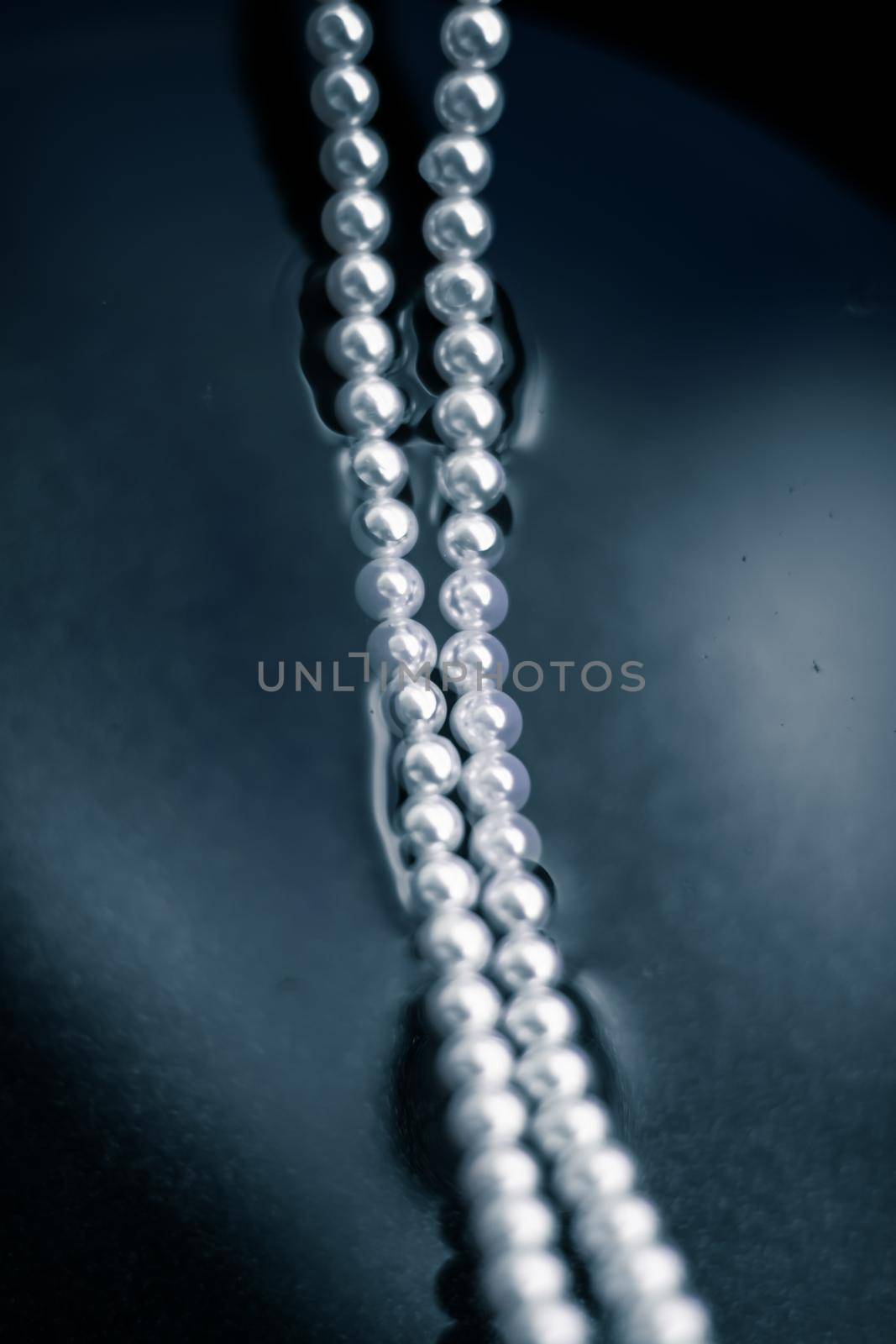 Pearl necklace, luxury jewellery background by Anneleven