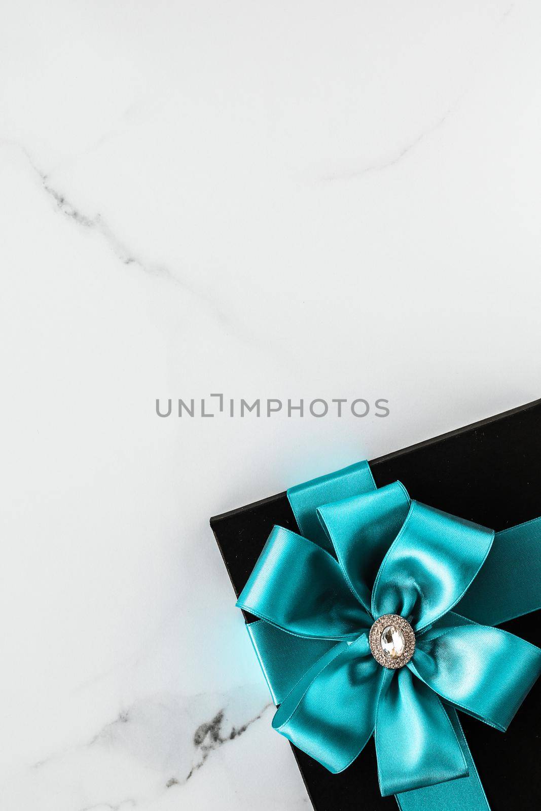 Birthday present, shop sale promotion and anniversary celebration concept - Luxury holiday gifts with emerald silk ribbon and bow on marble background