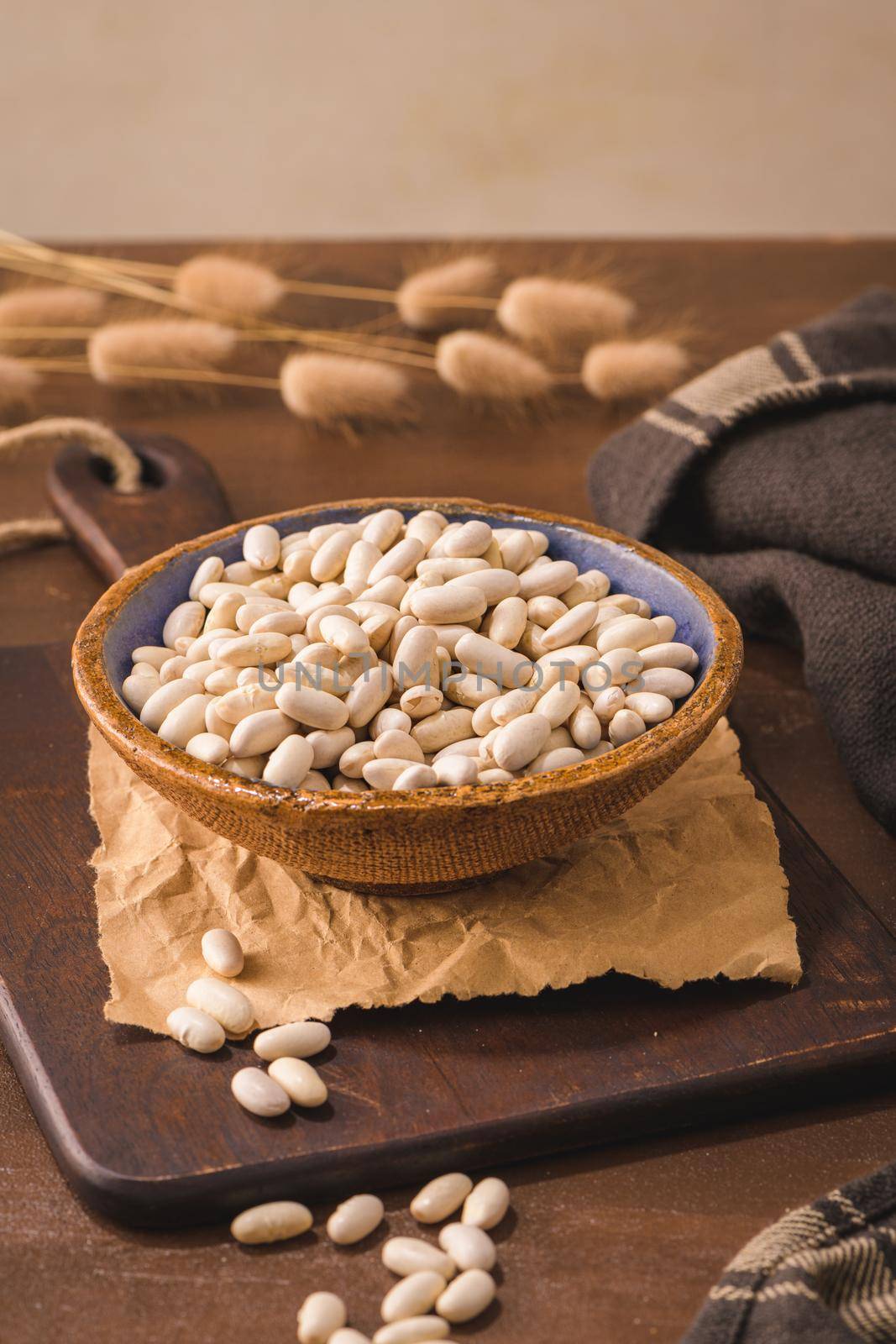 White beans in a ceramic bowl  by homydesign