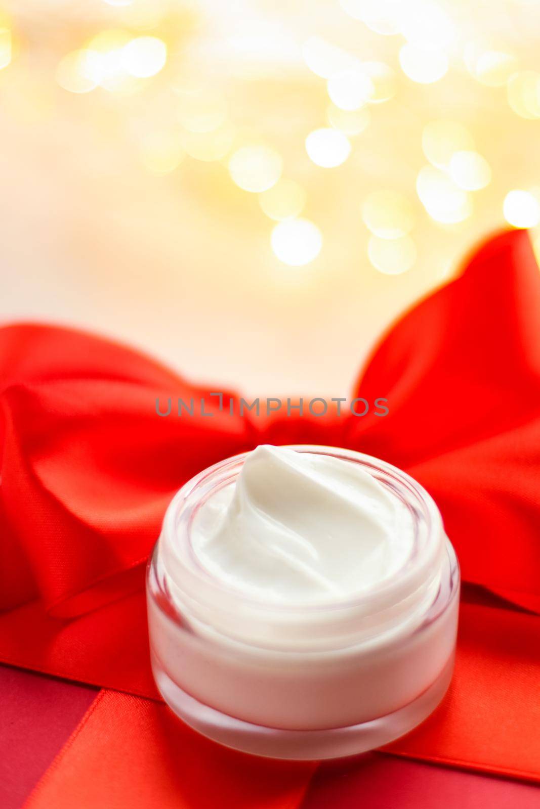 Beauty, cosmetics and skincare concept - Luxury face cream as a holiday gift