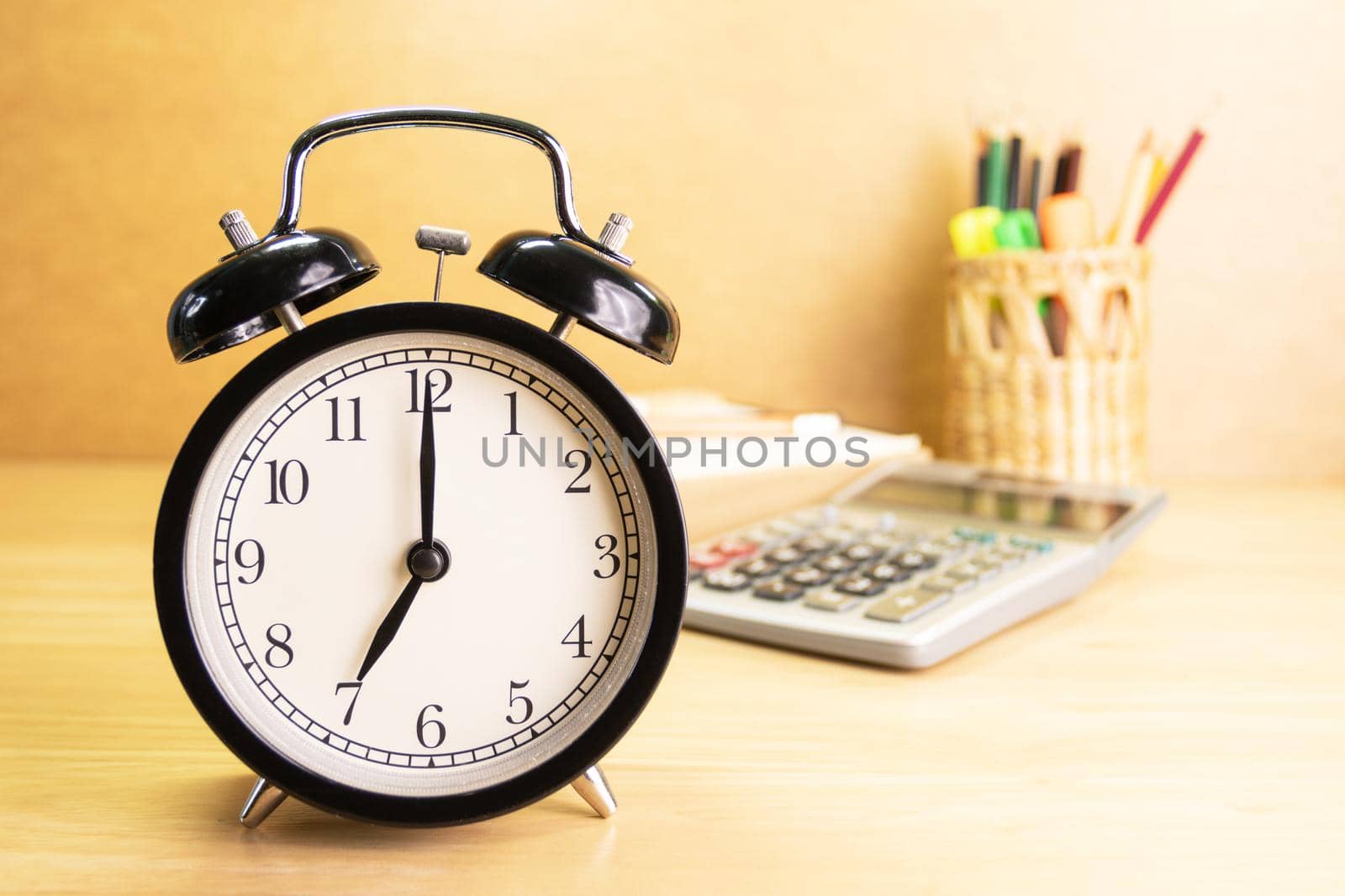7 AM Clock on work desk in the office Time of business working concepts selective clock