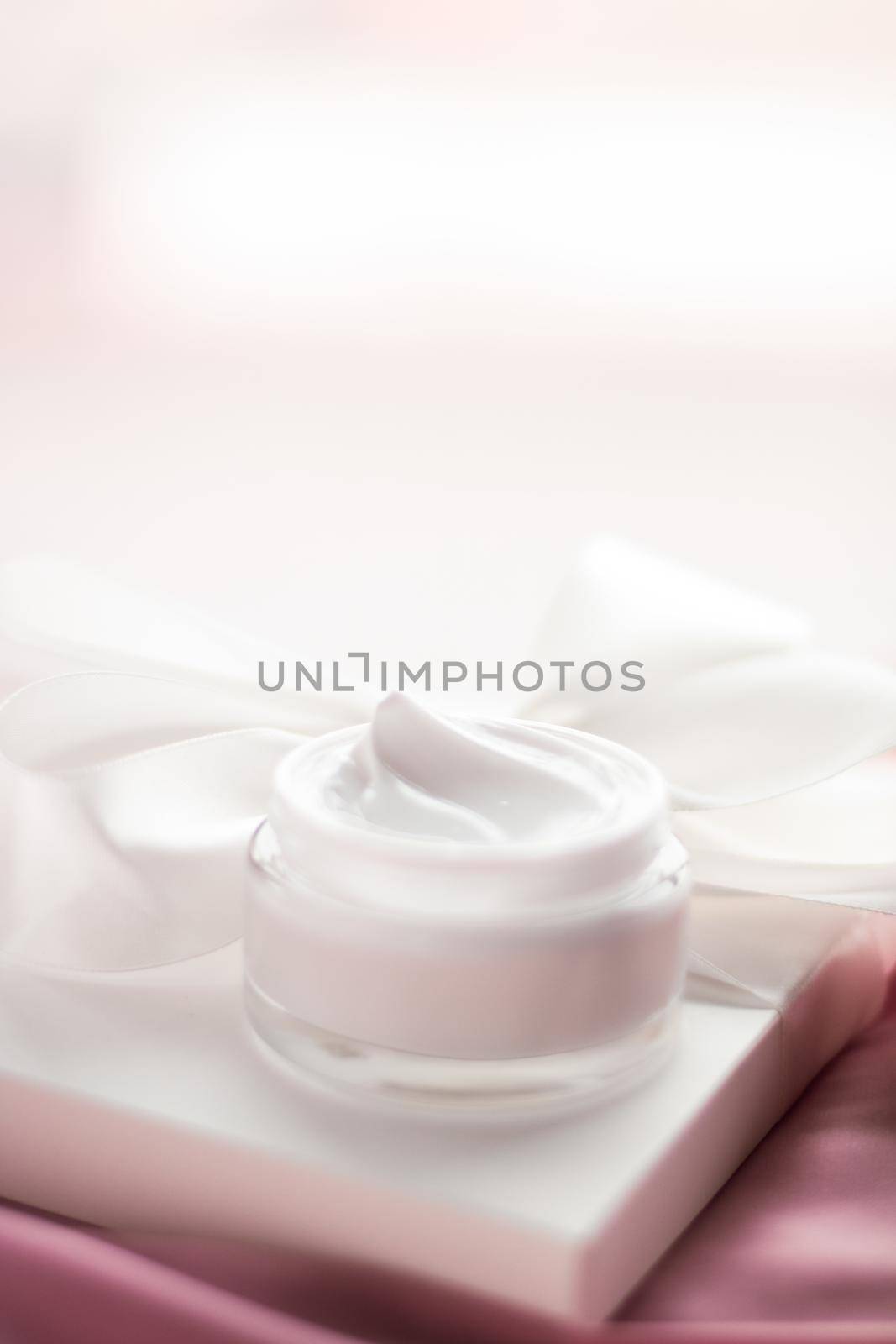 Beauty, cosmetics and skincare styled concept - Luxury moisturizing cream and a white gift box