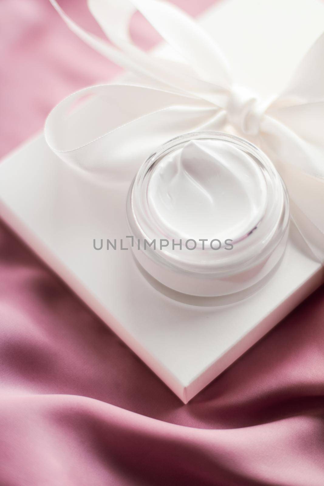 Luxury moisturizing cream and a white gift box by Anneleven