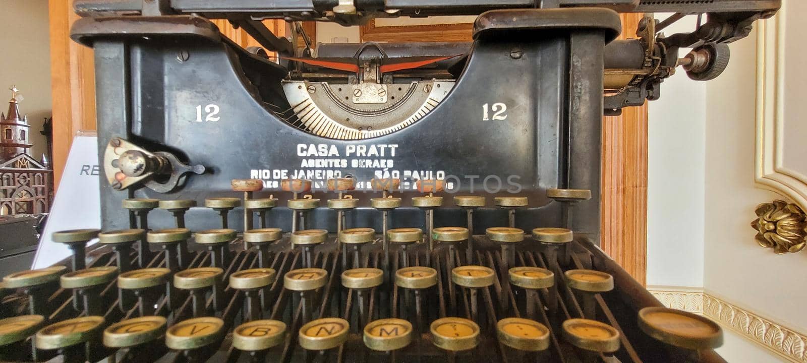 classic old typewriter that can be used as a background in a museum in the interior of Brazil