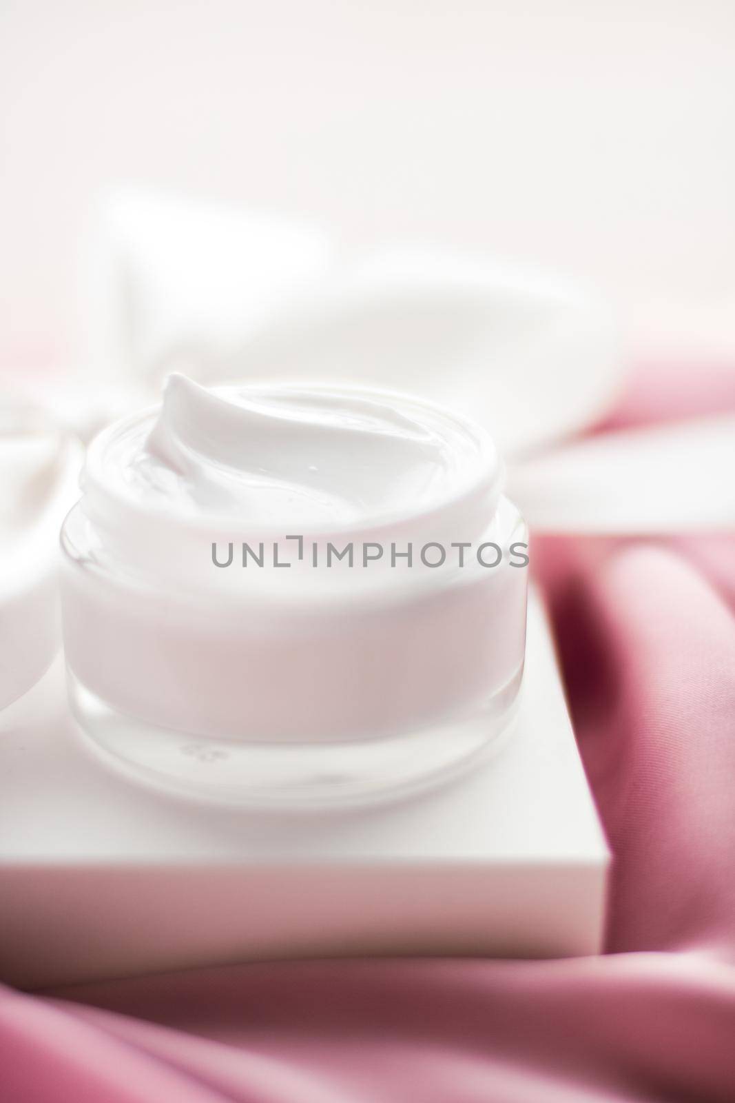 Beauty, cosmetics and skincare styled concept - Luxury moisturizing cream and a white gift box