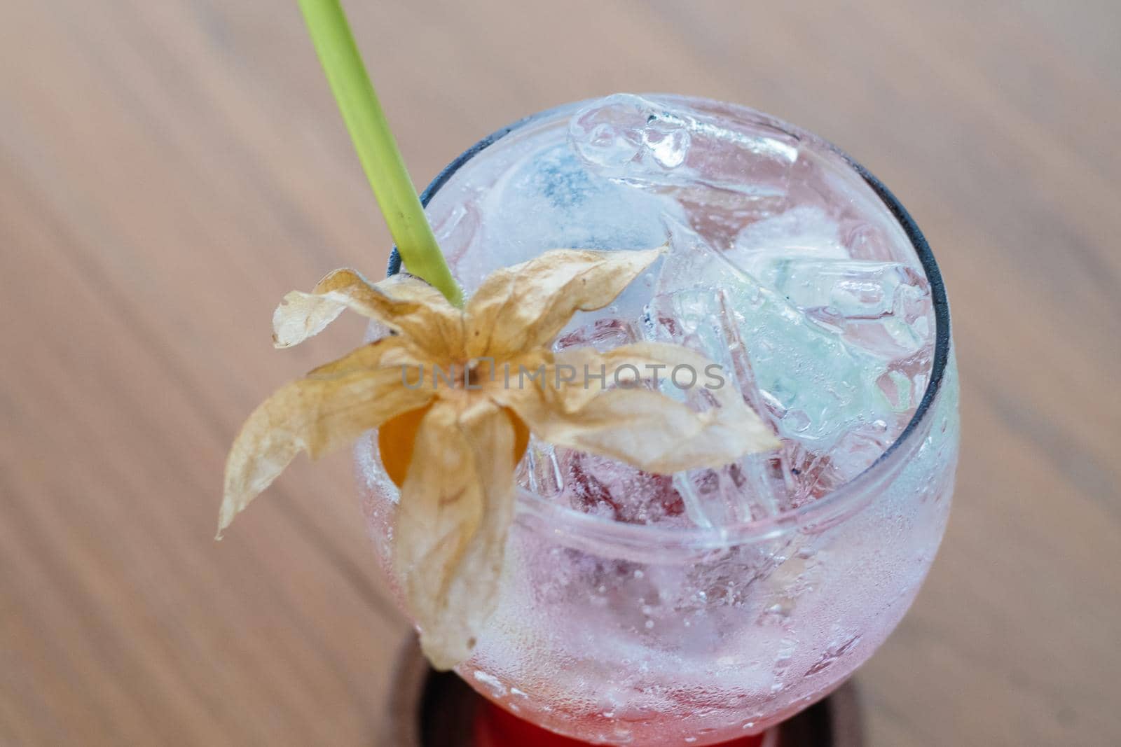 Fresh summer drink mocktail pour in glass fruit decoration service in cafe and restaurant