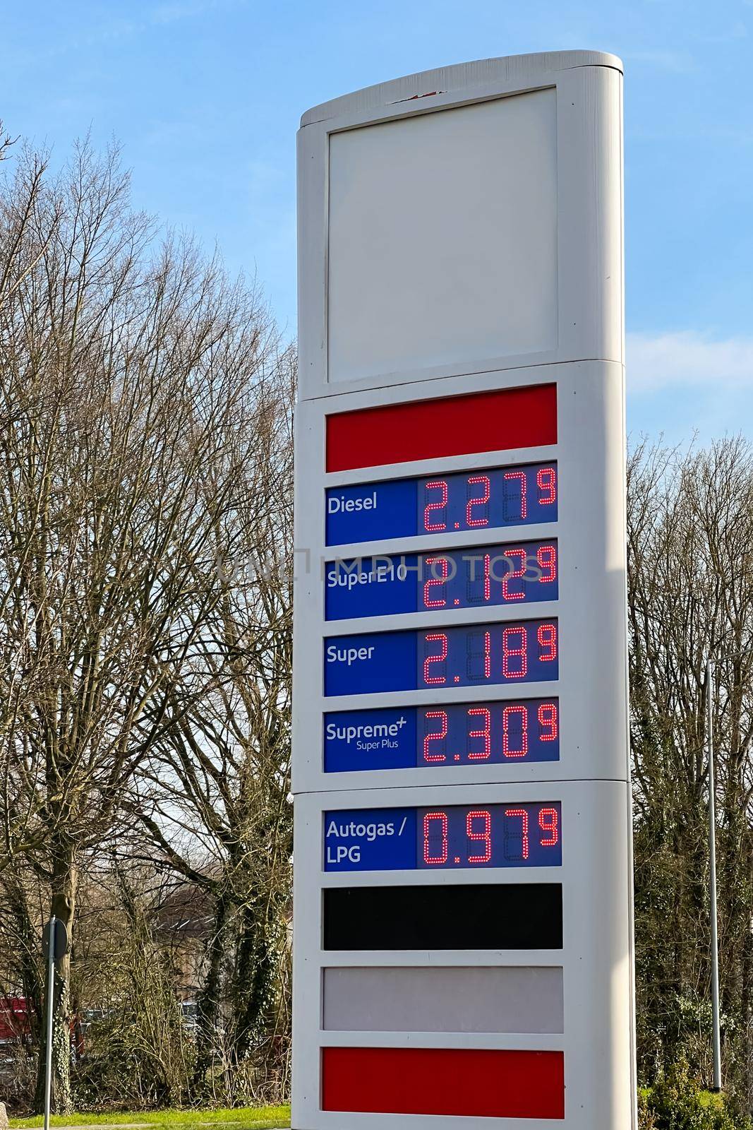 Extremely high and expensive fuel prices at a fuel station in Germany in March 2022 as a result of the war