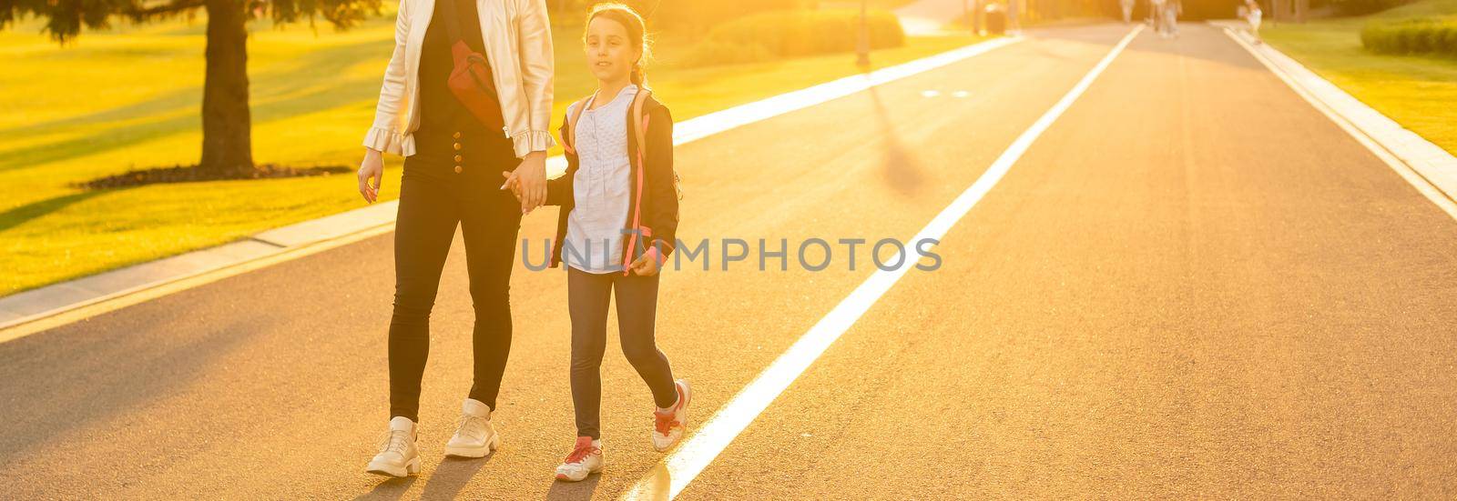 mother accompanies the child to school. mom supports and motivates the student. the little girl does not want to leave her mother. fears primary school. communication problems. attachment to parents.