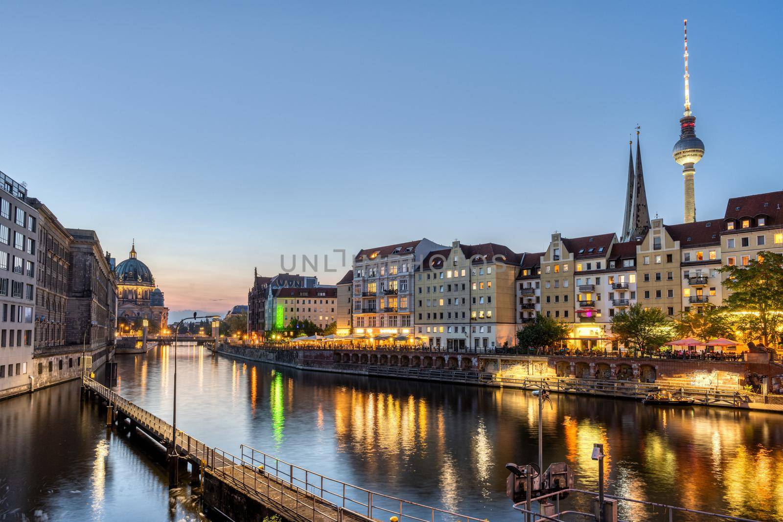 The Nikolaiviertel, the river Spree and the Cathedral by elxeneize