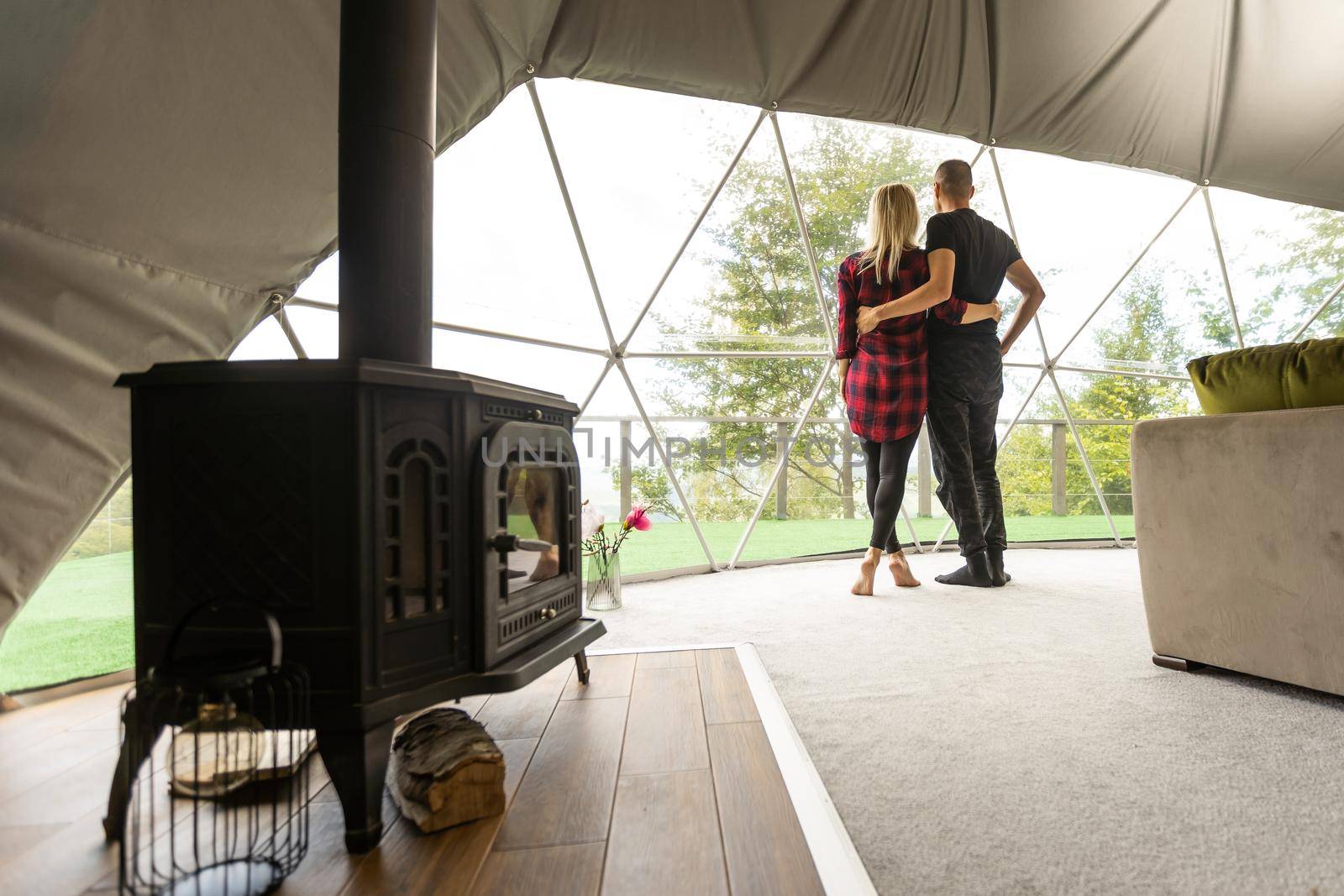 couple dancing in the dome.