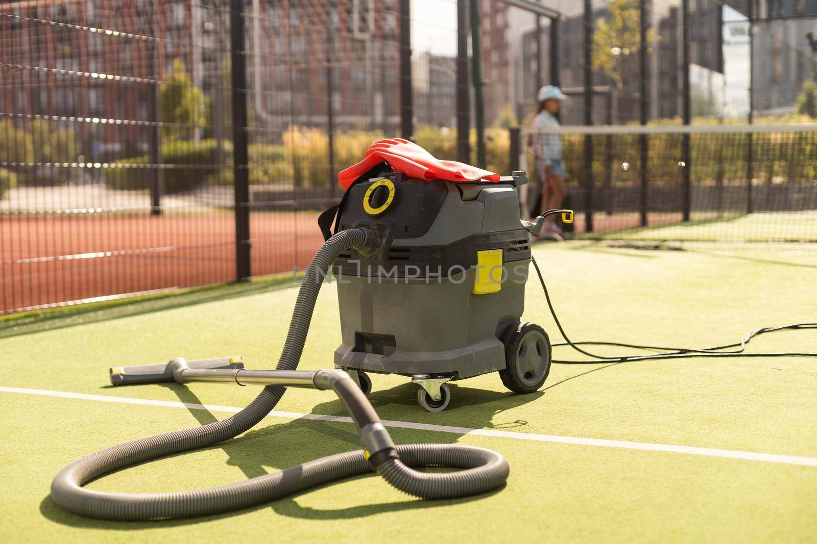 professional vacuum cleaner for the tennis court.