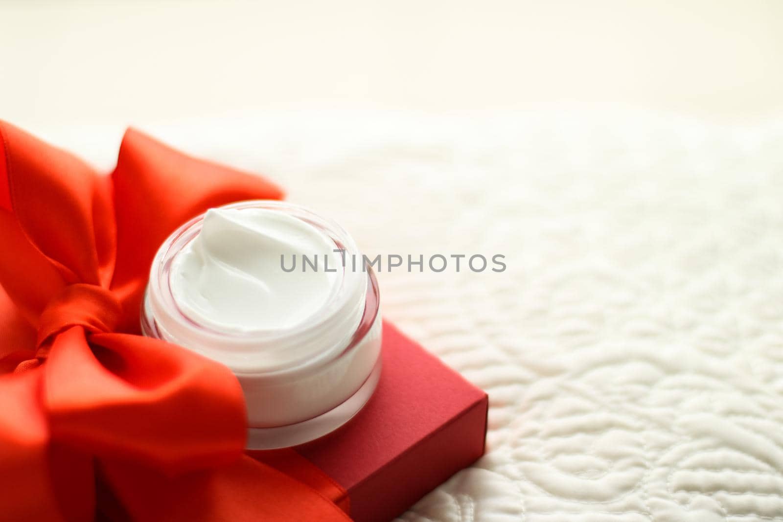 Luxury face cream jar and red gift box by Anneleven