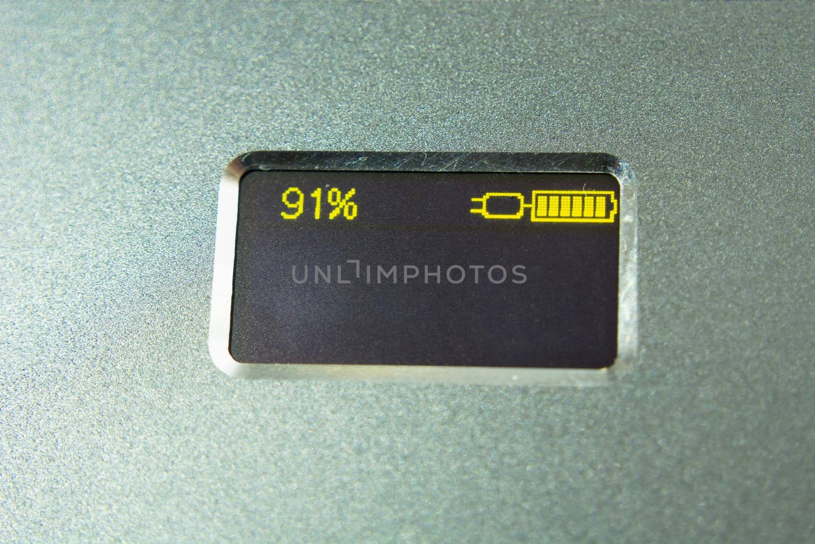 Small LCD display with ninety one percent battery level