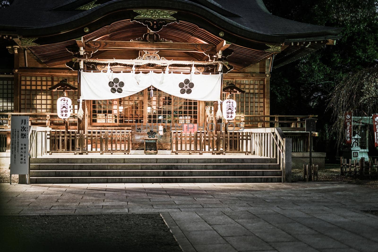 Night view of Muta Tenjinshi. Shooting Location: Tokyo Chofu City