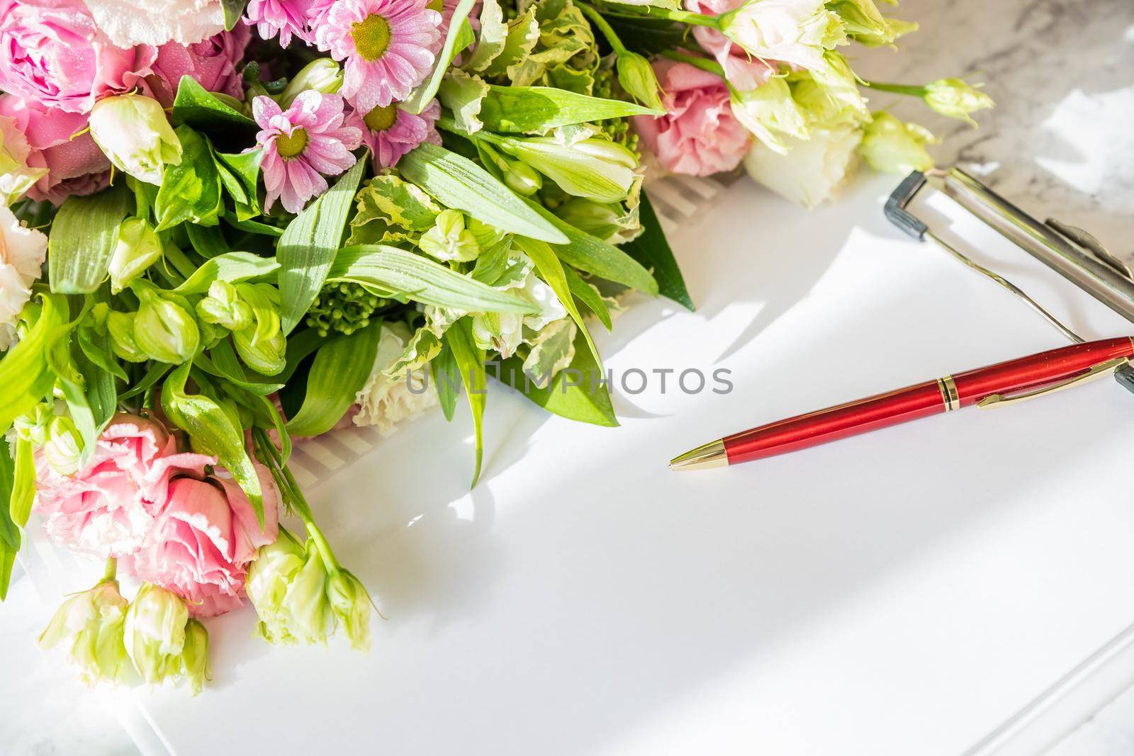 Happy Teachers Day message with pink roses