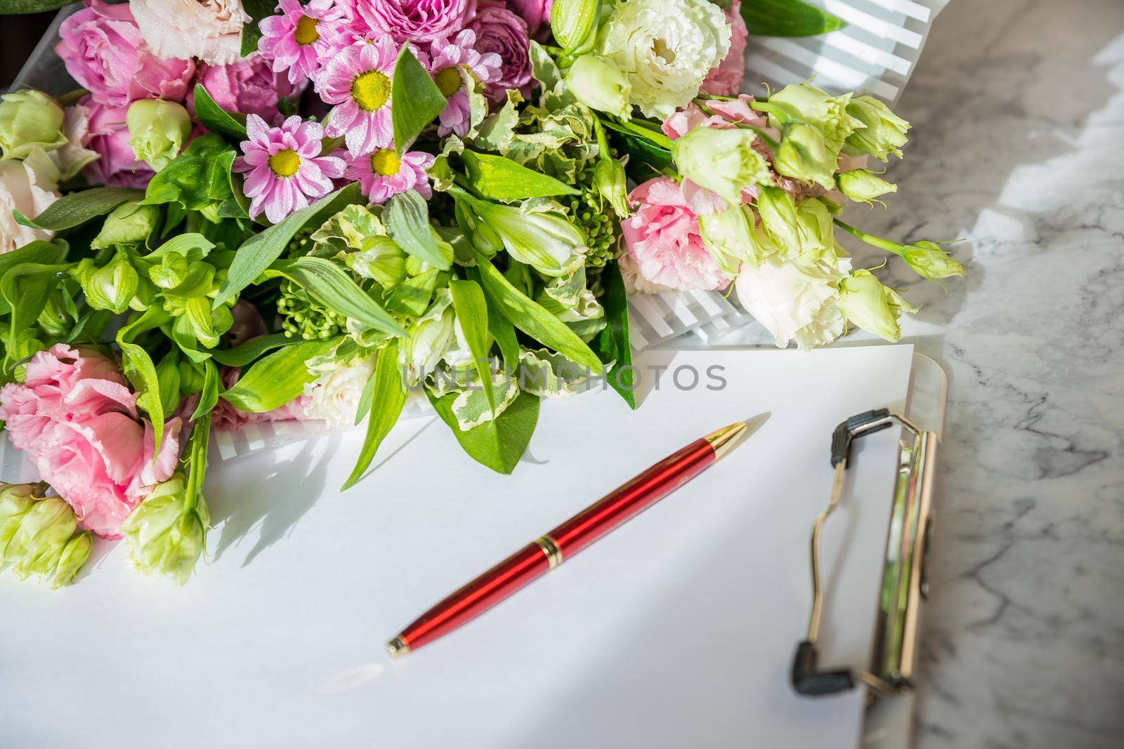 Happy Teachers Day message with pink roses