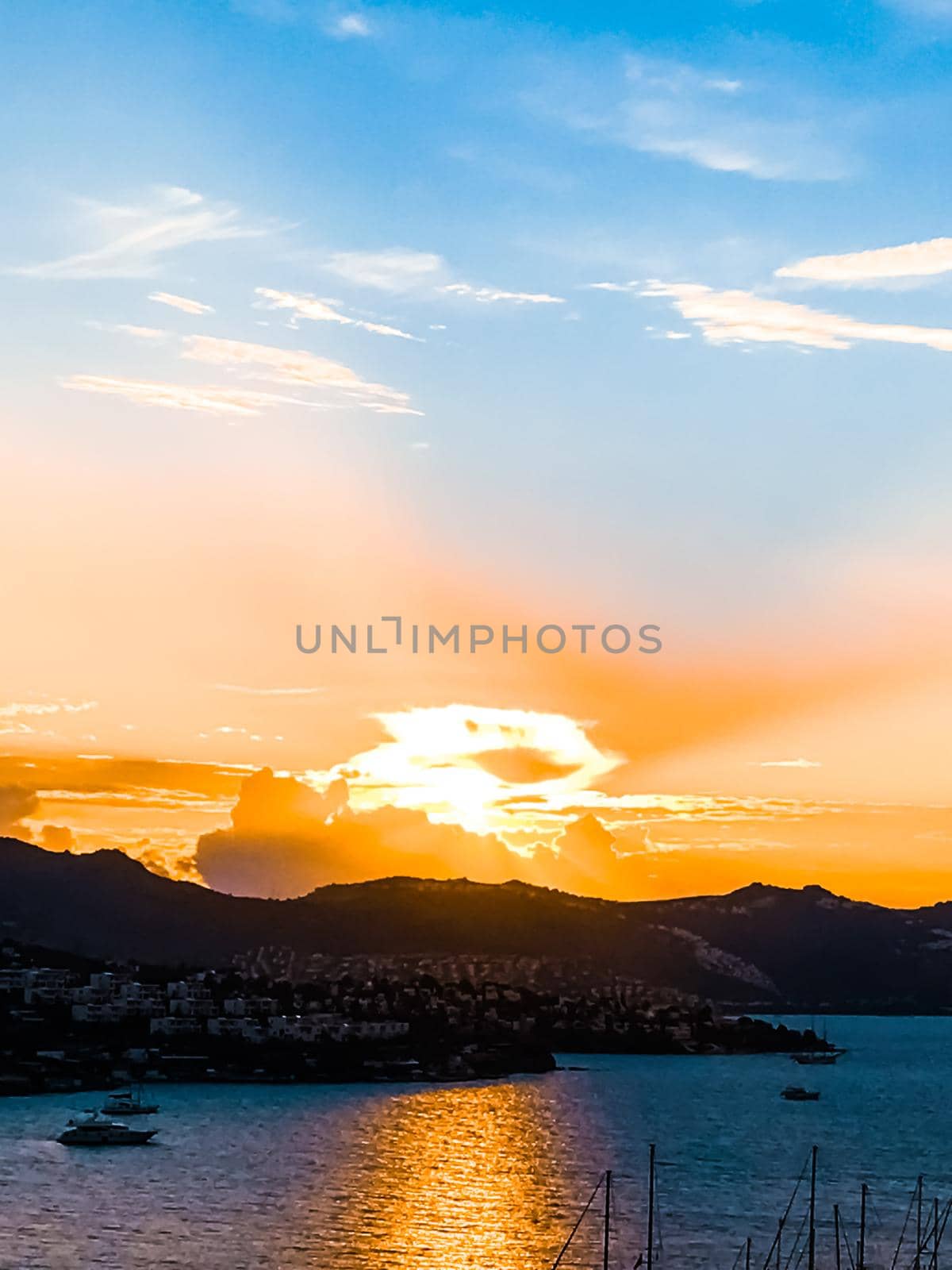 Summer vacation, mobile photography and coastal night concept - Sunset on the coast, beautiful sea view background