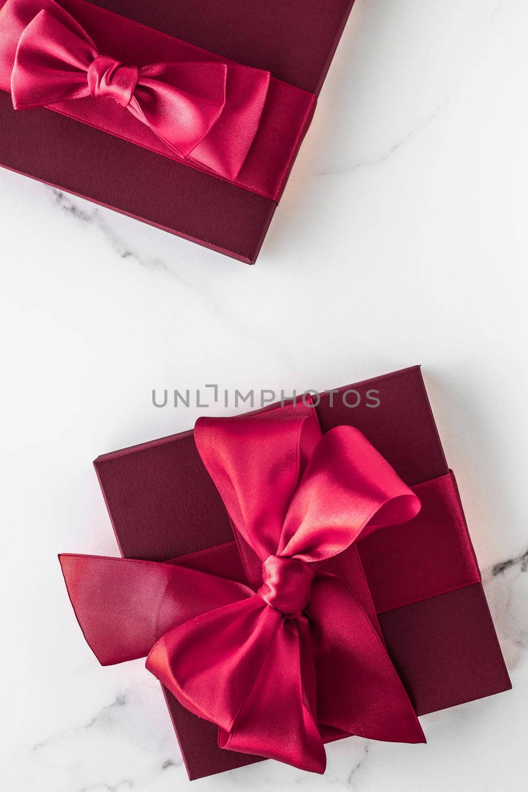 Wedding present, shop sale promotion and love celebration concept - Gift boxes on marble background, holiday flatlay