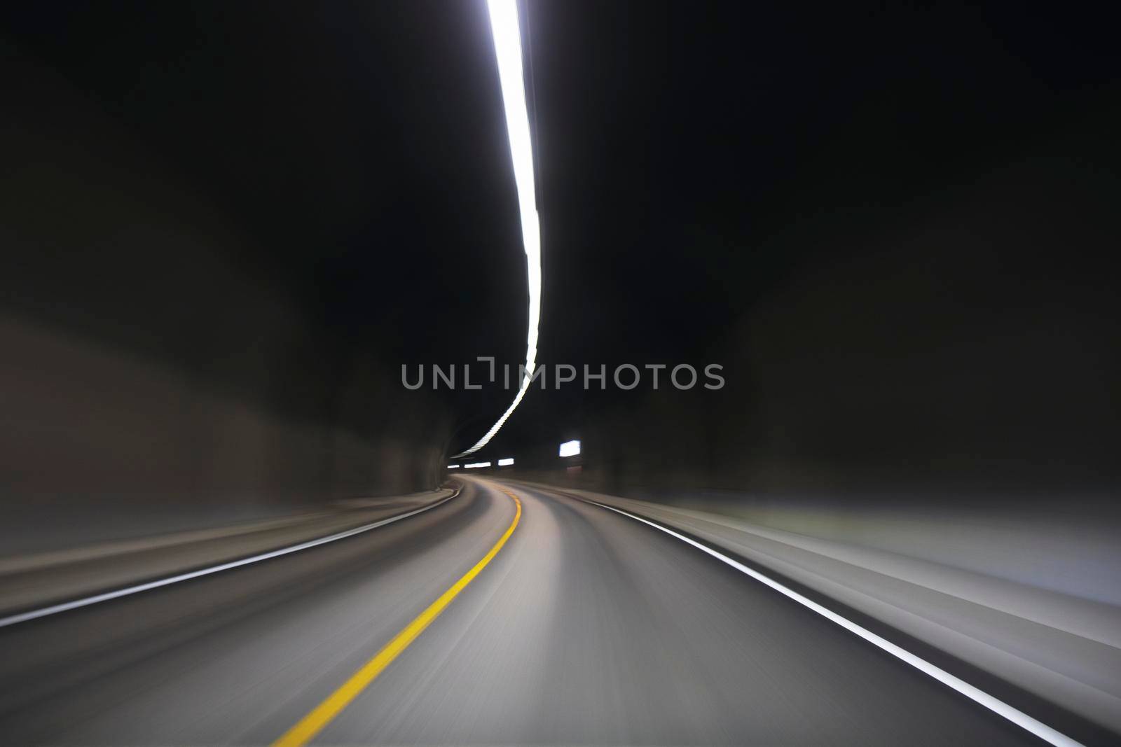 Fast movement inside the tunnel by ValentimePix