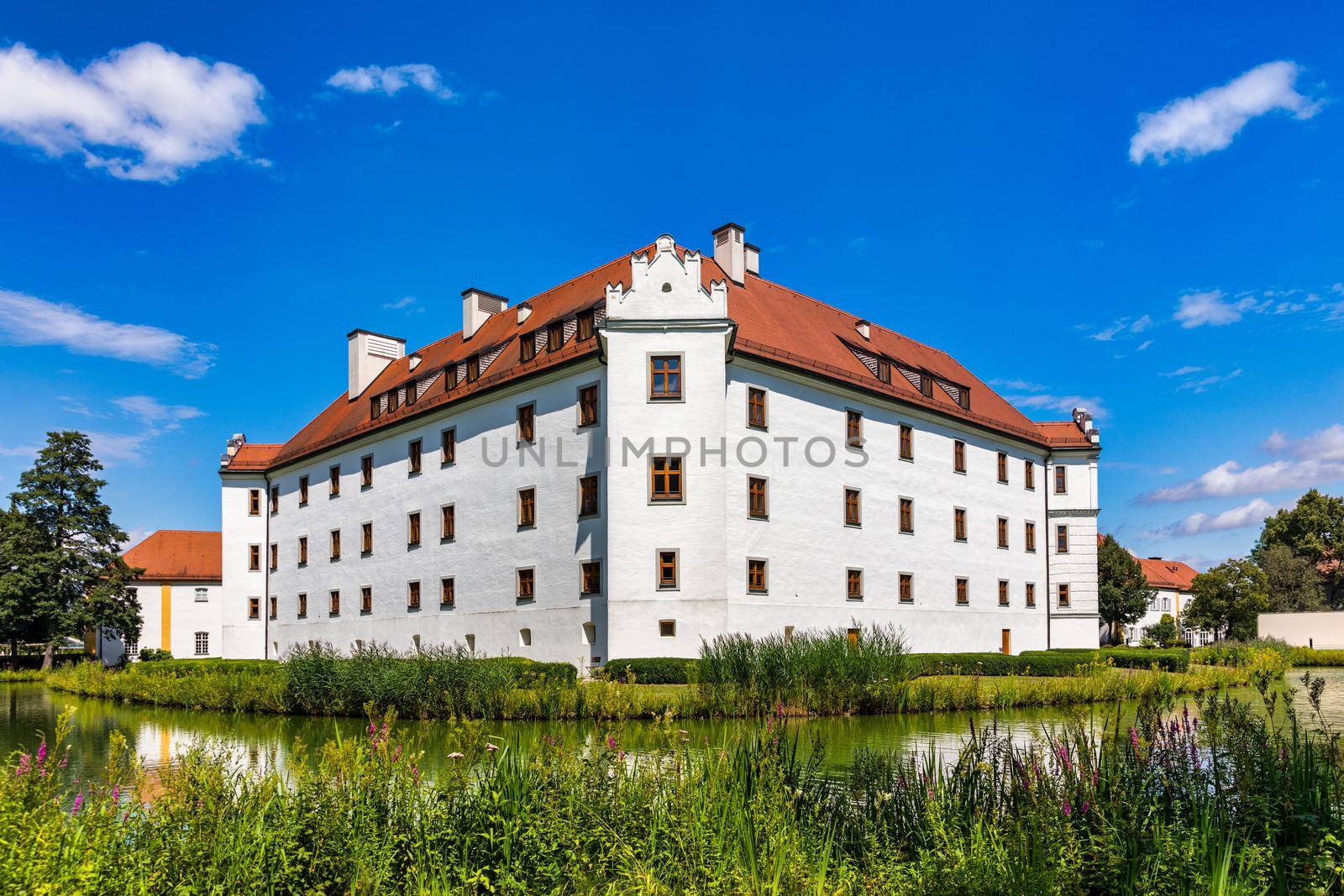 Schloss Hohenkammer castle in Bavaria, Germany. Hohenkammer Castle is a listed castle in Hohenkammer in the district of Freising in Upper Bavaria, Germany.