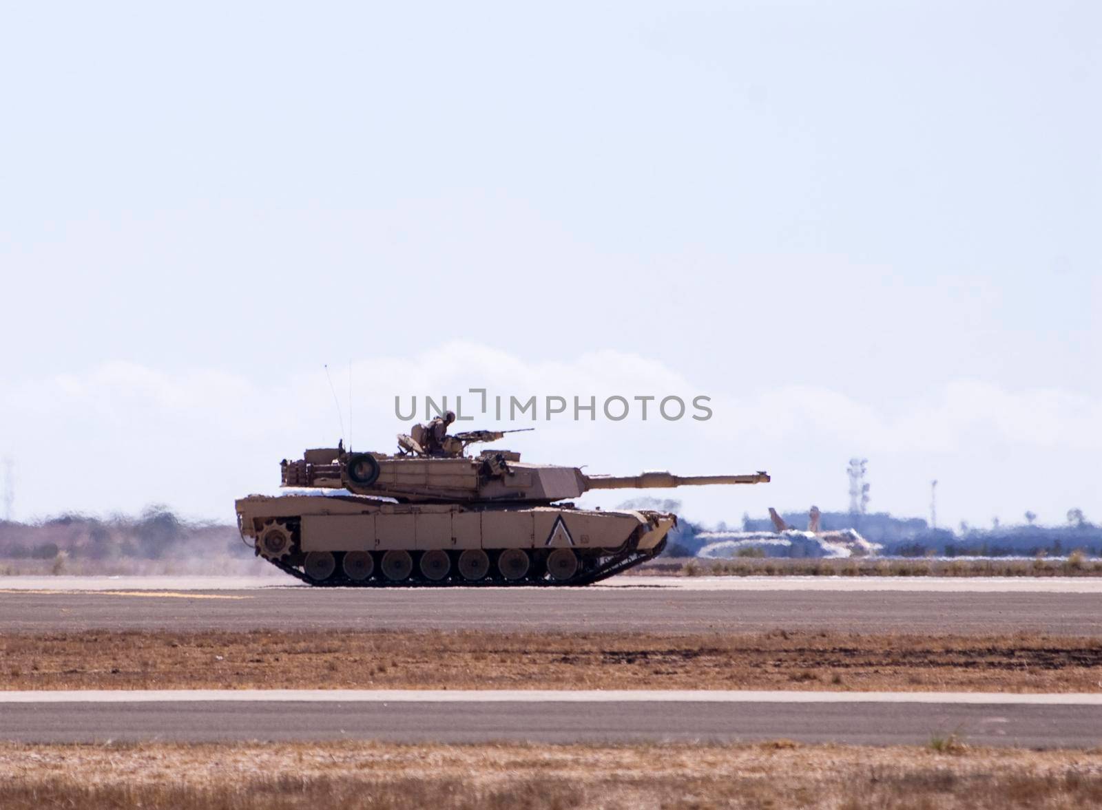 a side view of an M1 abram battle tank