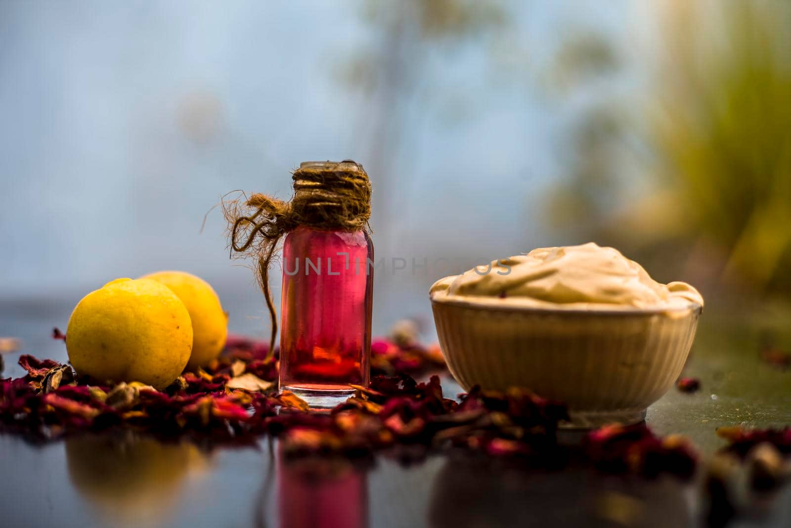 Best cheap DIY face mask for acne scars of multani mitti or fuller's earth or mulpani mitti on the wooden surface consisting of lemon juice, fuller's earth, and some rose water also.