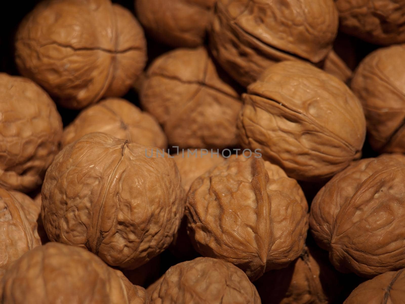 Walnuts by arinahabich