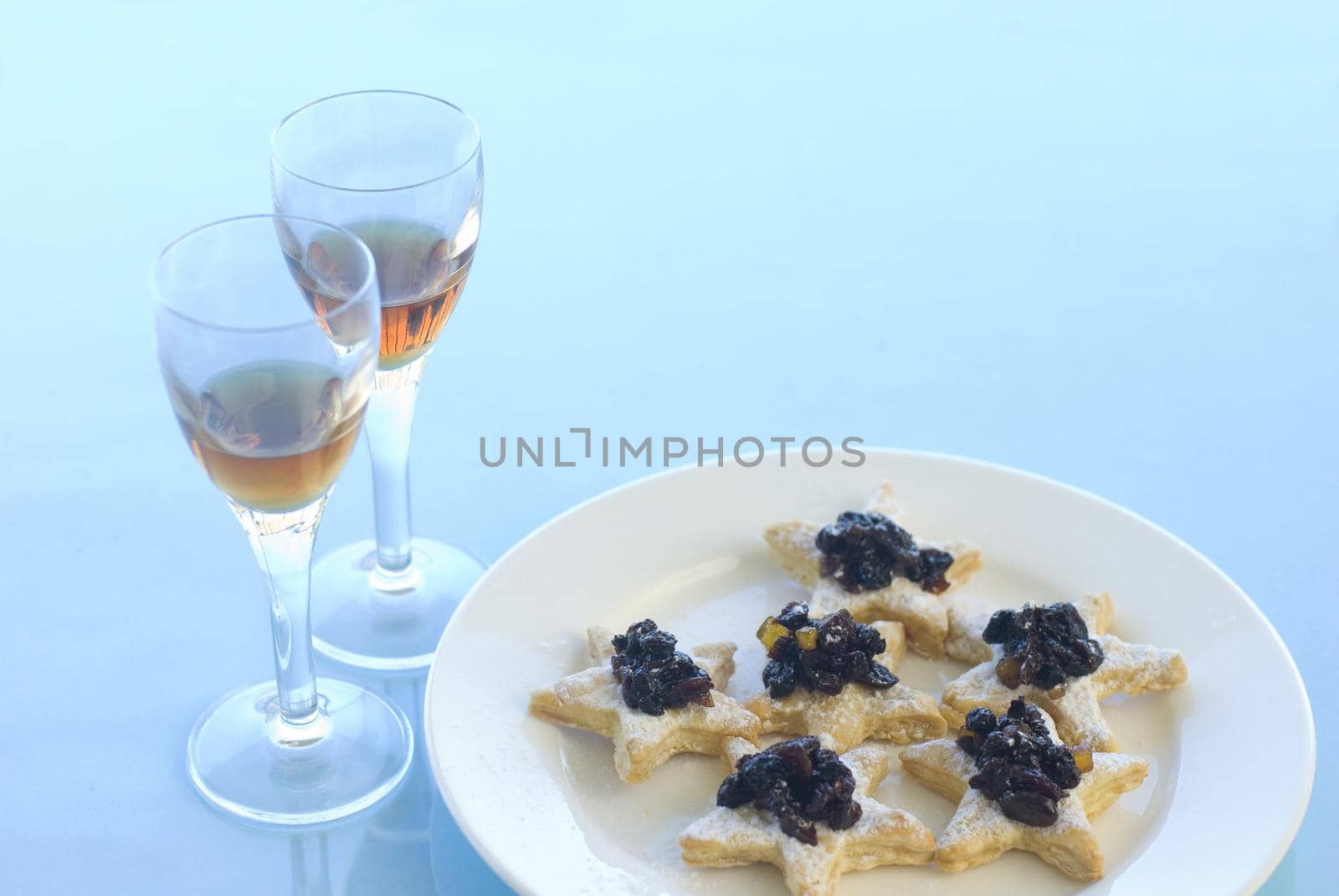 small christmas star shaped pastry and mincement appetisers and glasses of sherry