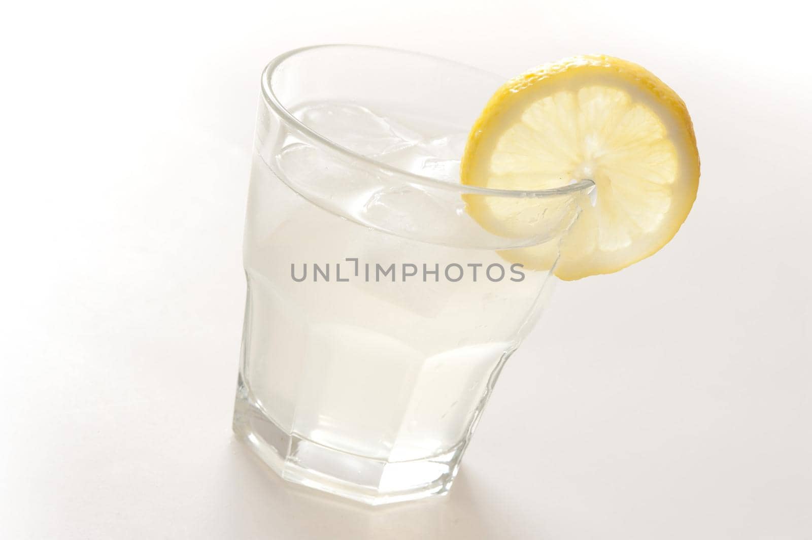 Mixer drink with white spirits mixed with soda, lemonade or tonic and garnished with a slice of fresh lemon