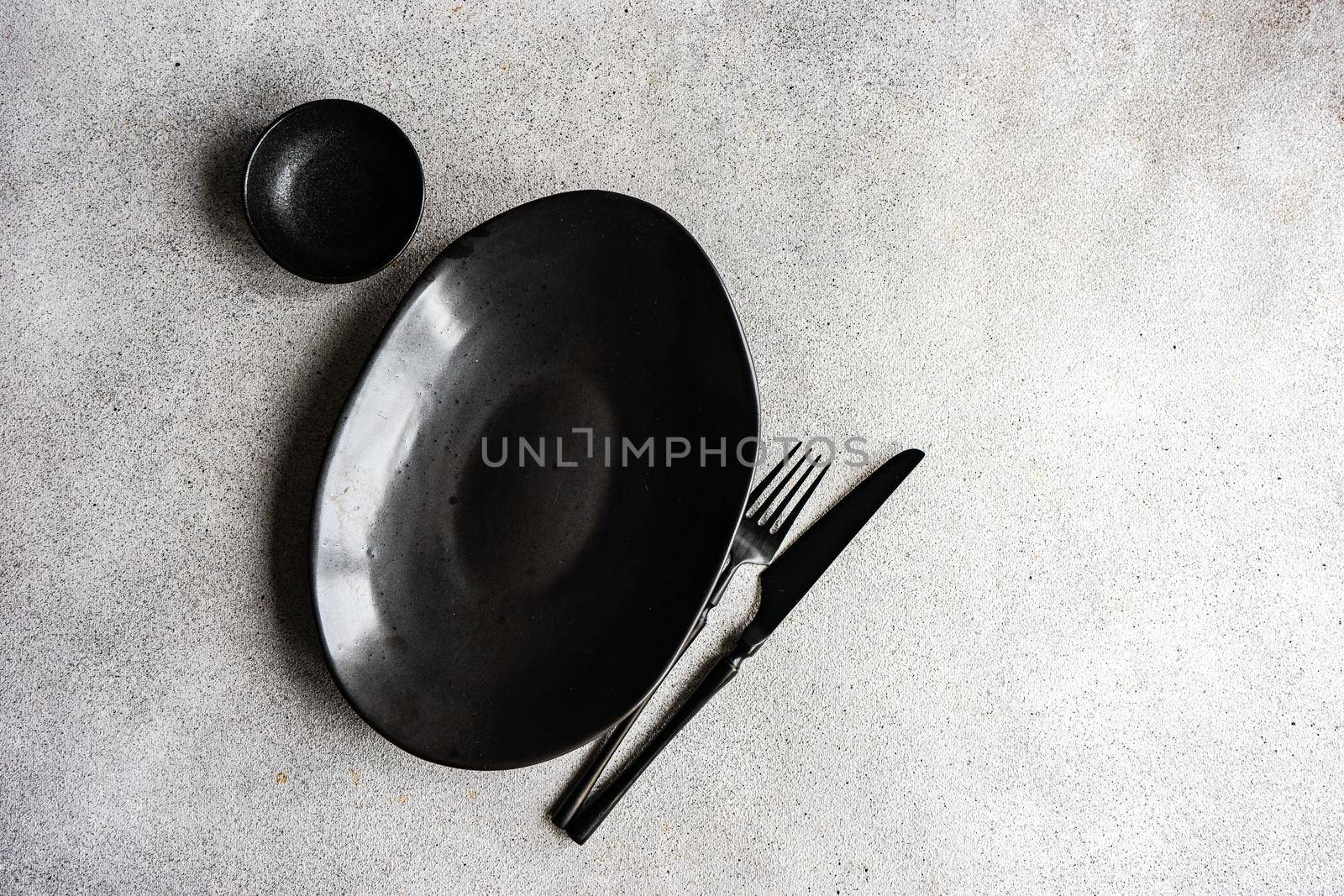 Minimalistic table setting by Elet