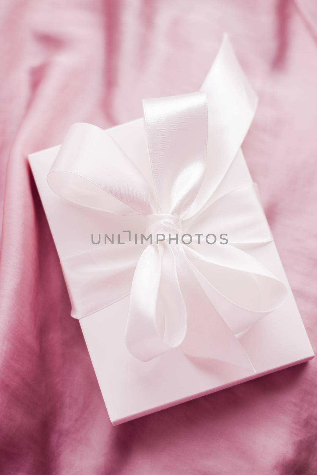 Luxury holiday gift box by Anneleven