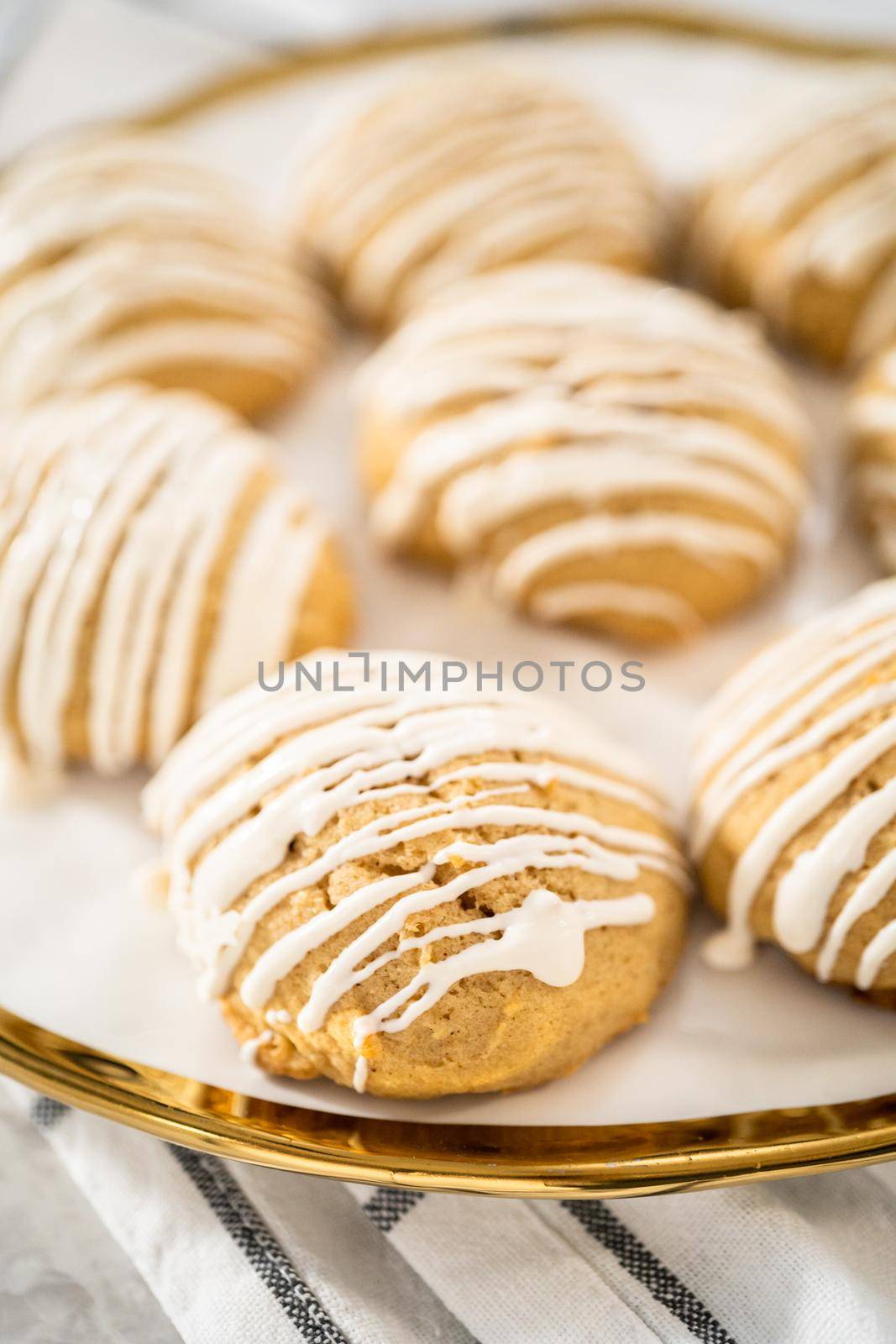 Eggnog Scones by arinahabich