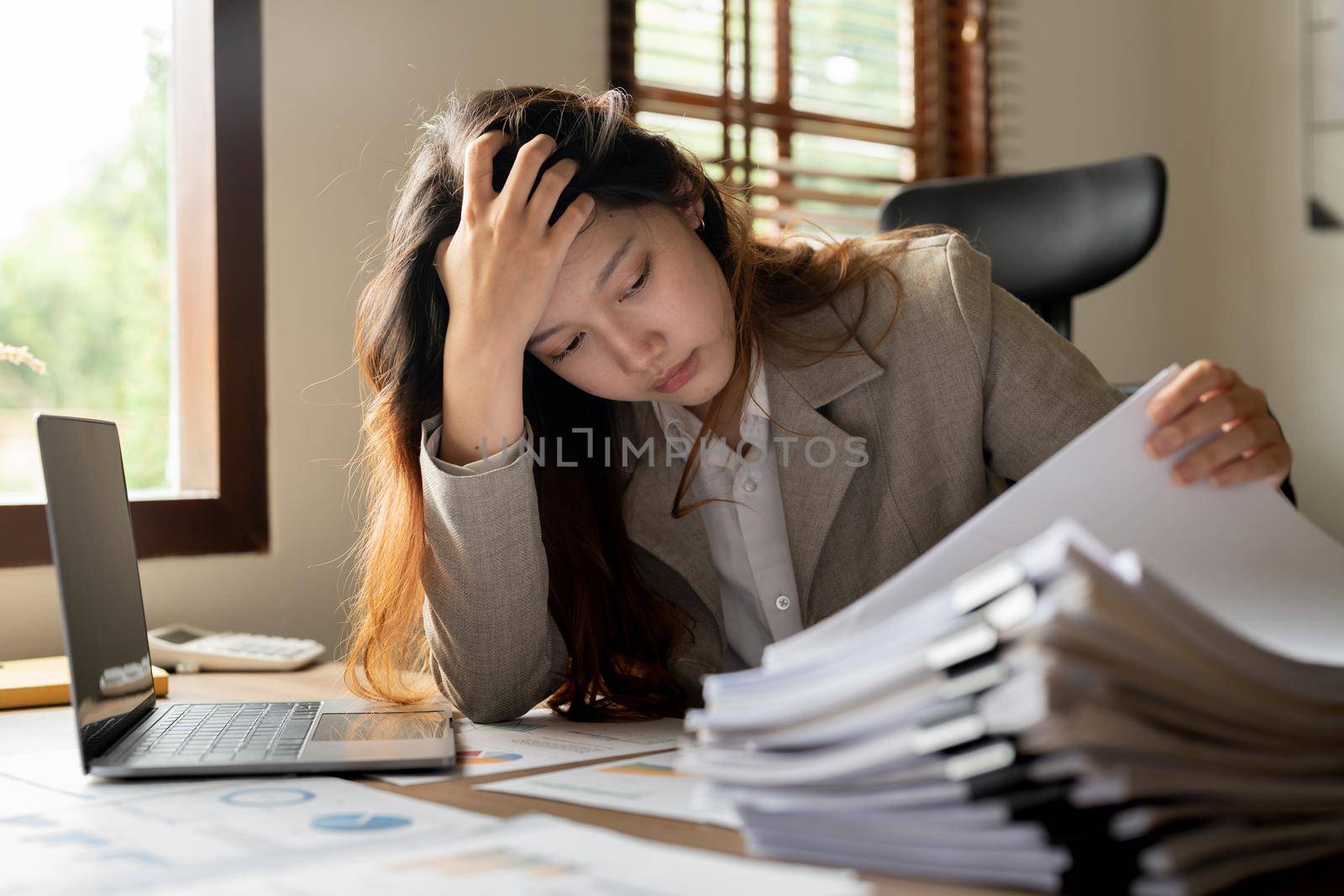 Asian business woman stressed office worker overloaded with paperwork