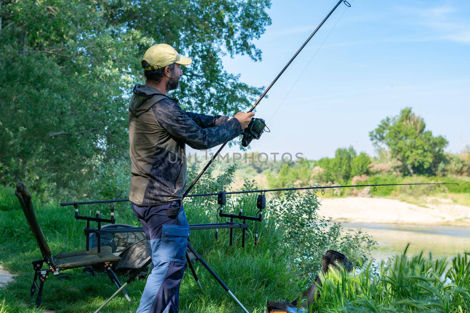 fishing session in the ebro river by joseantona