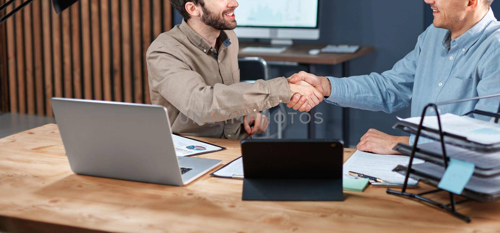 business colleagues congratulating each other with a handshake. close-up.