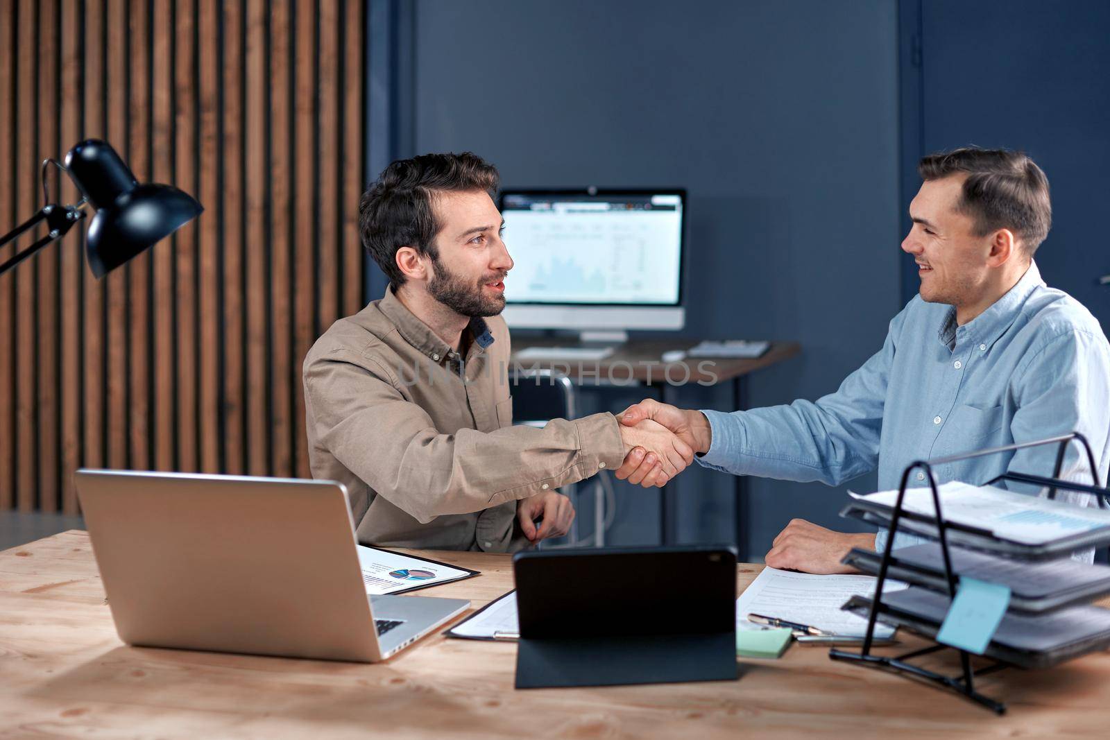 business colleagues congratulating each other with a handshake. close-up.