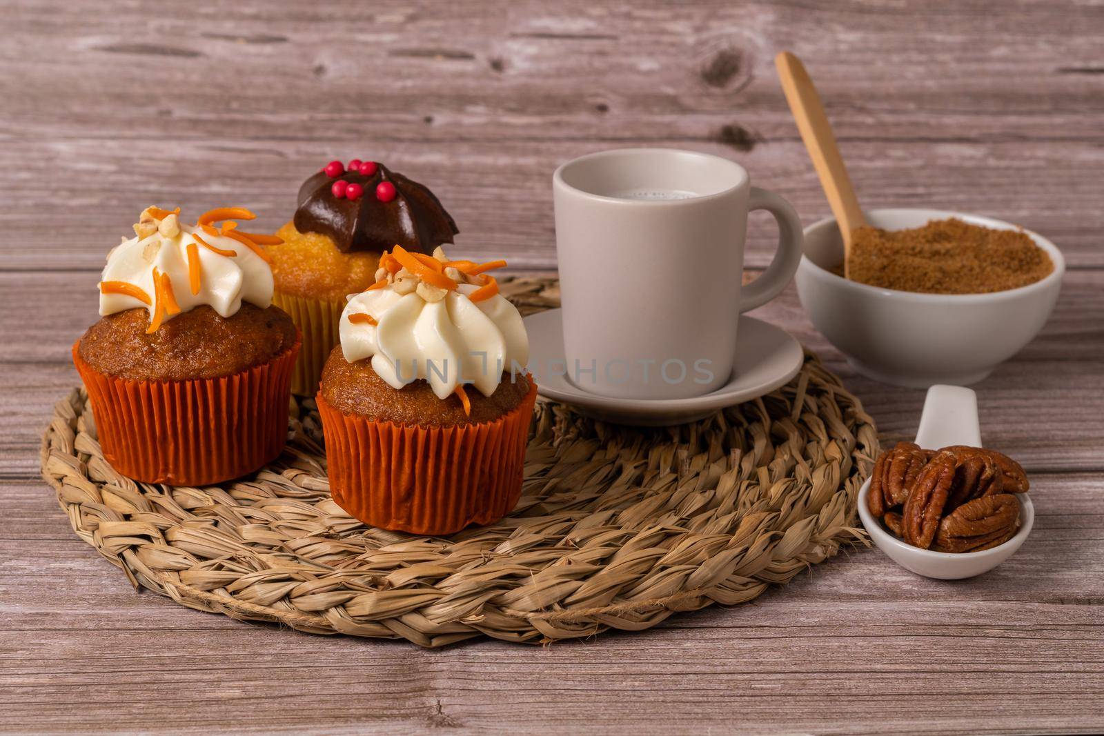 chocolate and cream and carrot cupcakes by joseantona