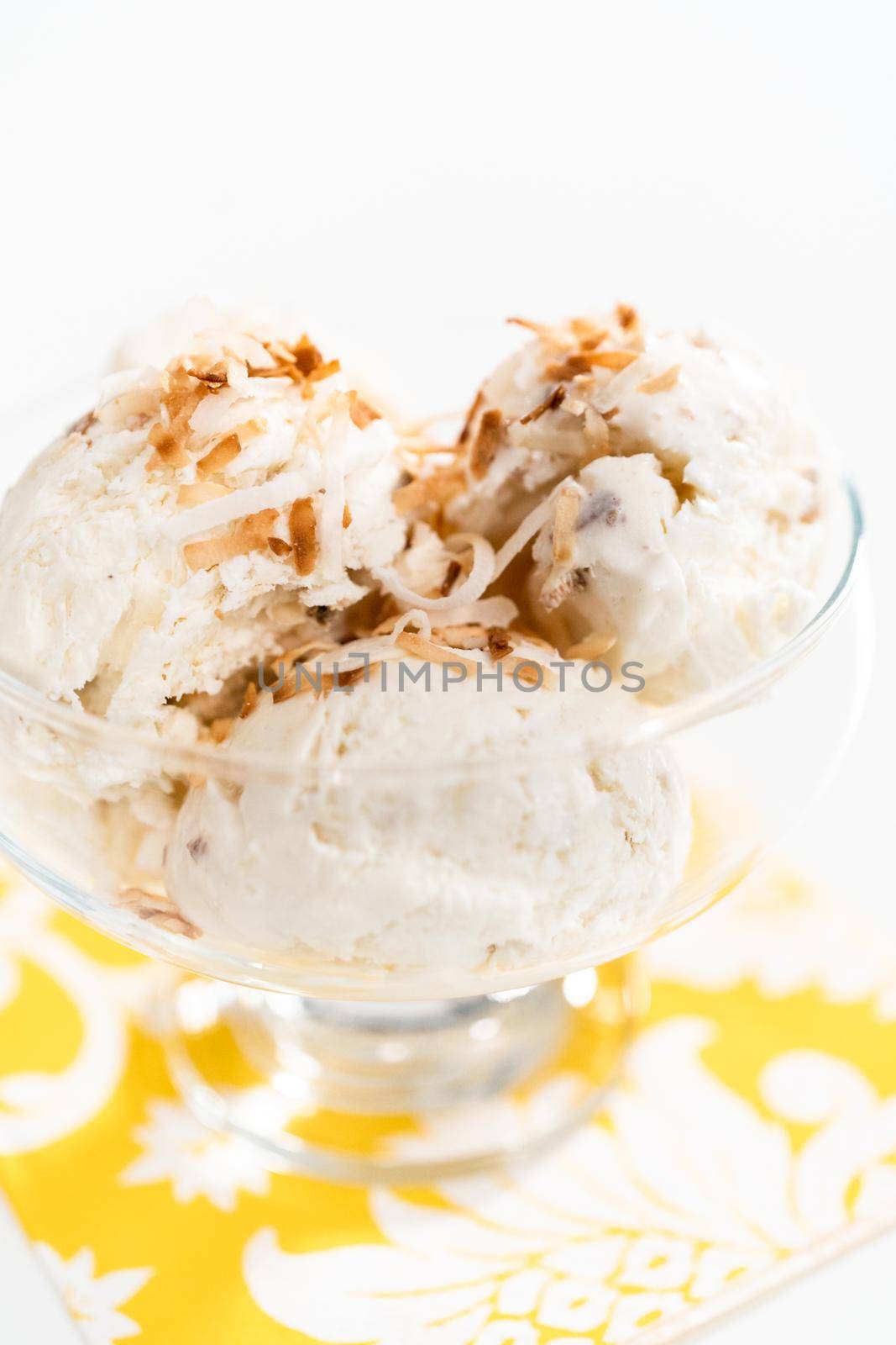 Coconut ice cream by arinahabich