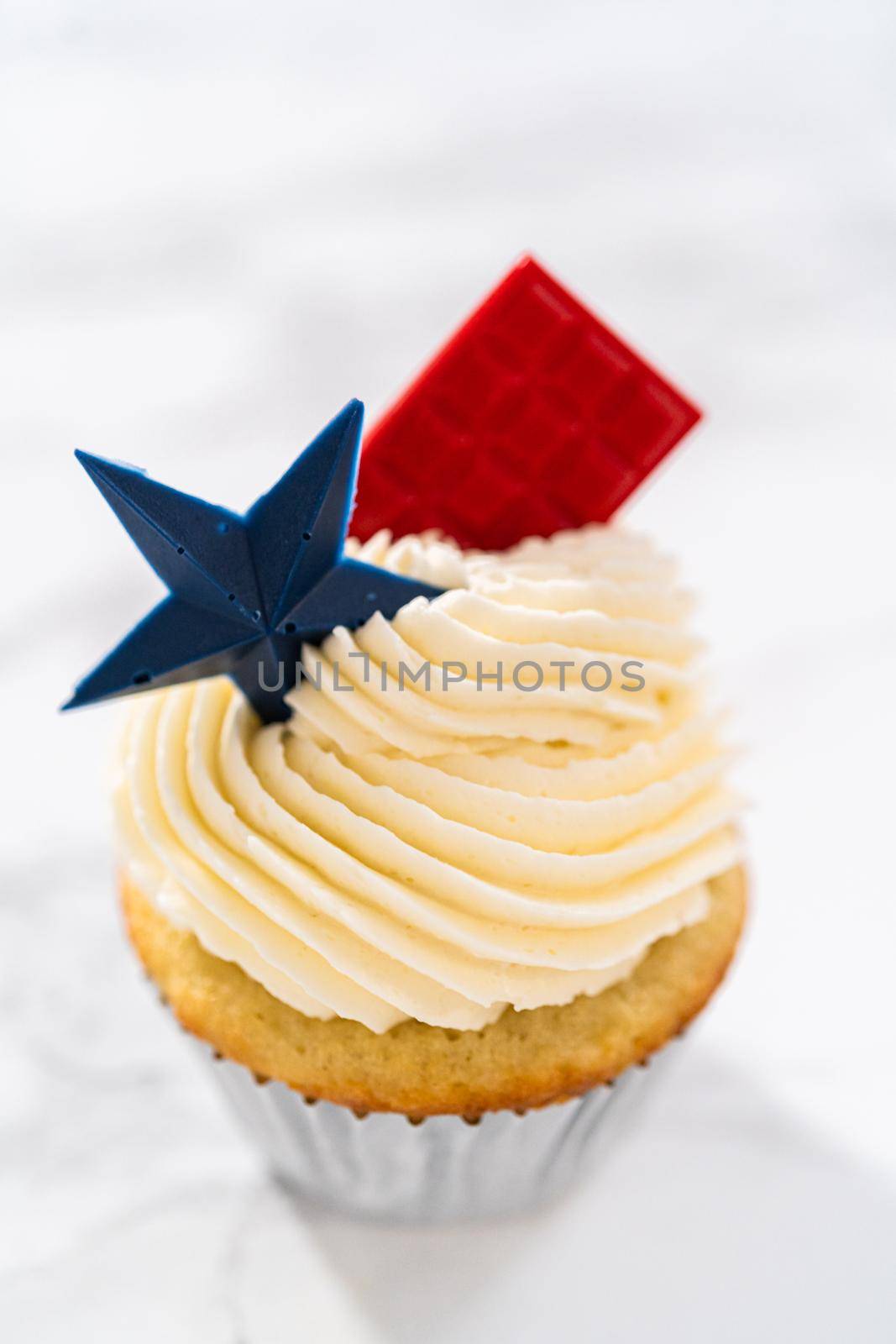 Lemon cupcakes by arinahabich